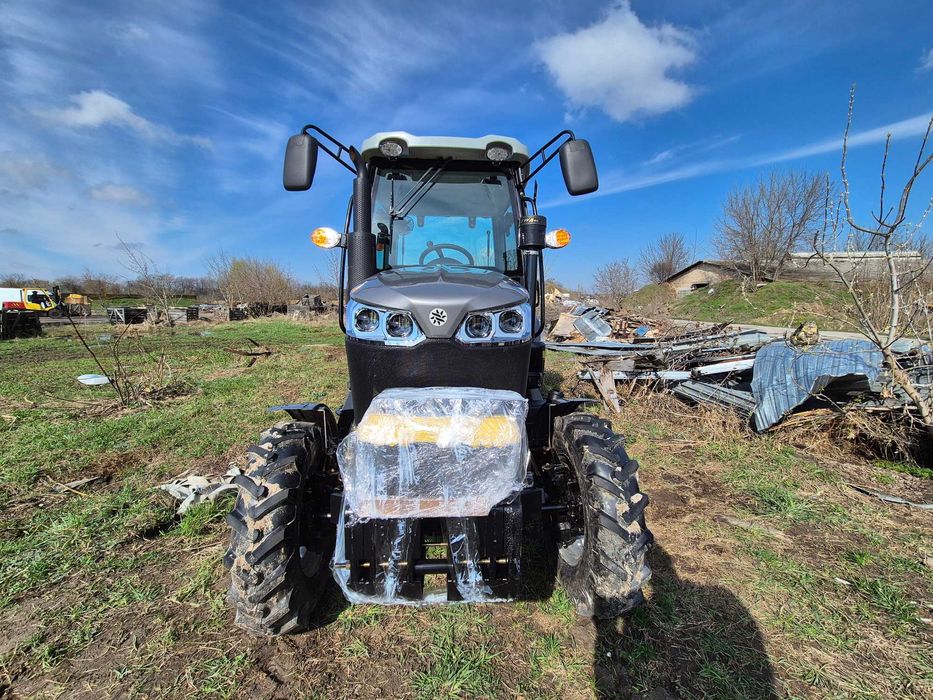 Трактор с кабиной Скаут 404С с ровным полом