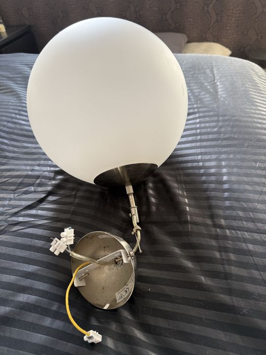 Candeeiro de tecto bola vidro opal com suporte niquel para pendurar