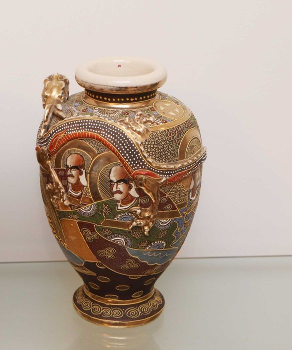 Par de Jarrões em porcelana Satsuma do Japão Séc.XIX