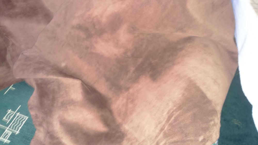 Skóry naturalne wyprawione w kolorze brązowym 70 x 100 cm 4 szt.