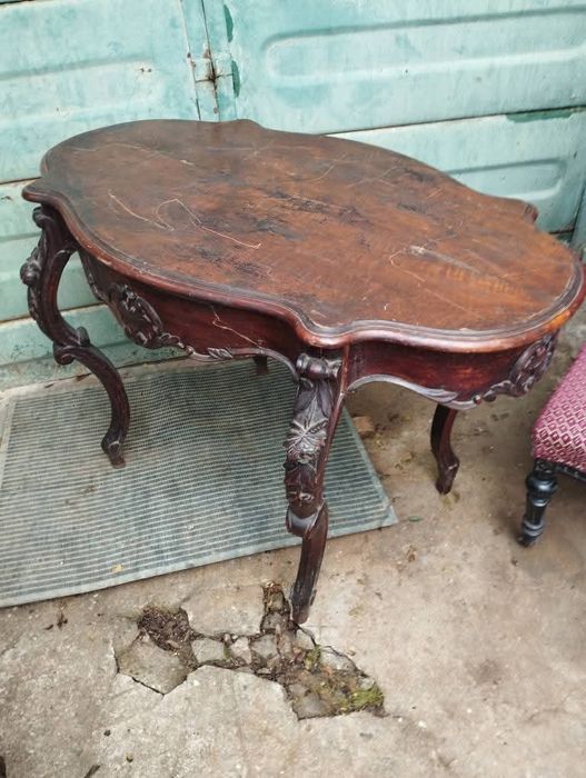 Старинный. Столик.