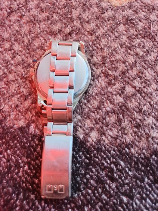 Продам часы qsq quartz