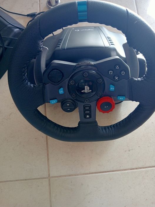Volante e pedais para PlayStation