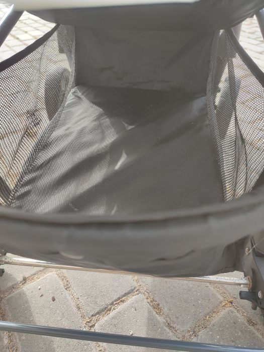 Carrinho de Bebê com Ovo