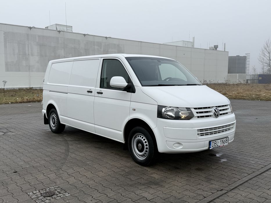 VW Transporter T5 2015 2.0 TDI Long 140km Automat Hak Webasto Klima