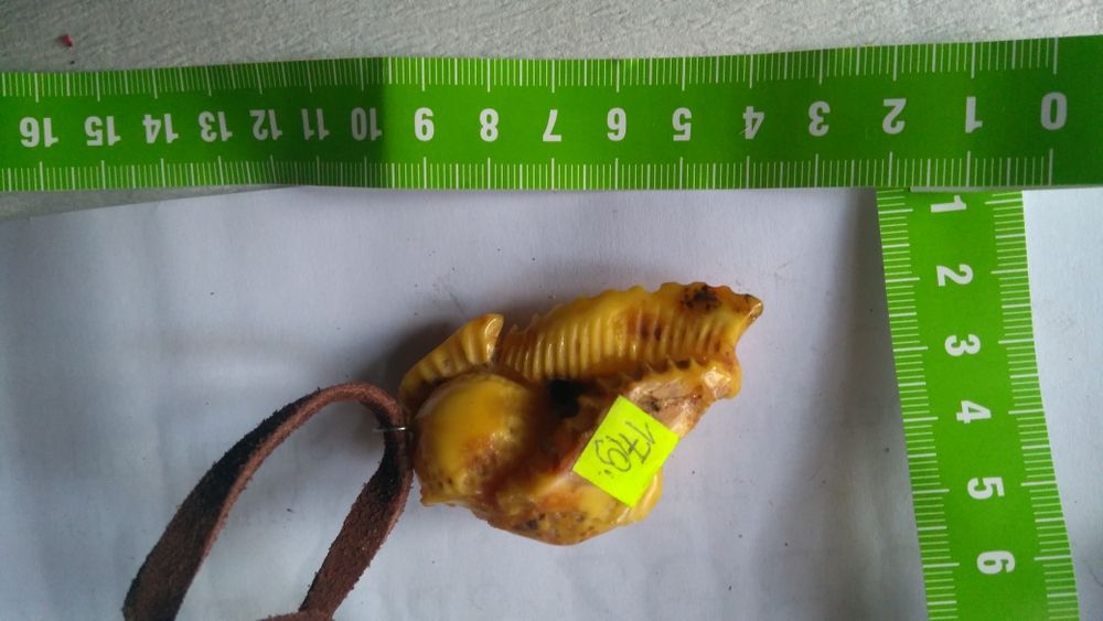 Bursztyn ozdobny wisiorek