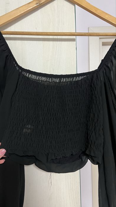 Укорочений топ з чашками