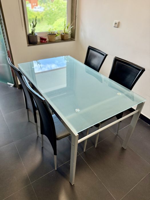 Mesa de Vidro com 4 Cadeiras