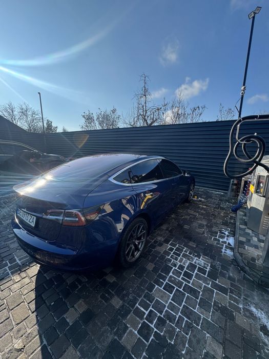 Продаю ТЕСЛУ  3 2018 год