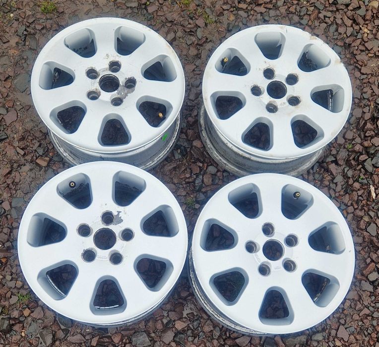Felgi aluminiowe VW Audi Seat Skoda 5x112 6Jx15 ET45 Kpl.