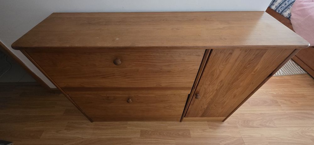 Sapateira em pinho. Madeira verdadeira