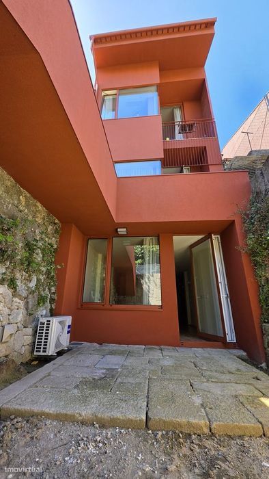 Apartamento novo com JARDIM no coração de Braga.
