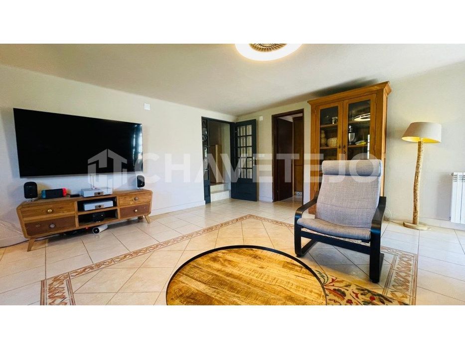 Quinta com 1ha de terreno, casas de hospedes e com vistas deslumbra...