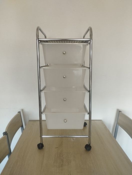 Armário de Gavetas com Rodas