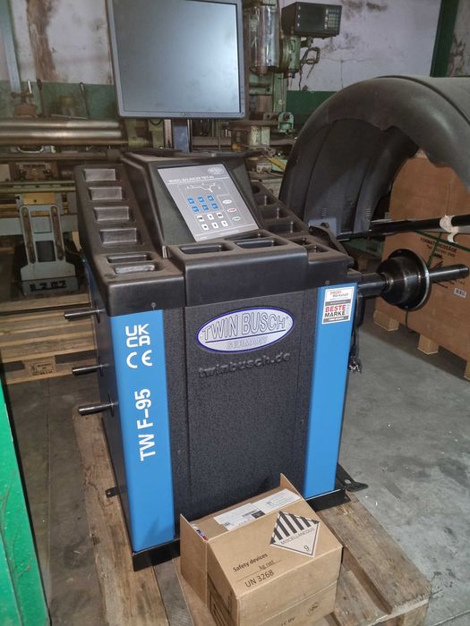 Maquina de calibrar rodas como nova