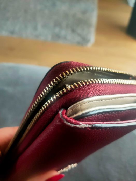 Portfel damski skórzany Guess