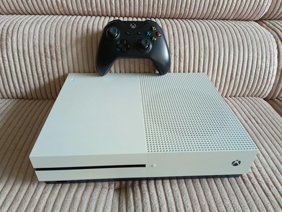 Konsola Xbox One S 1TB pad