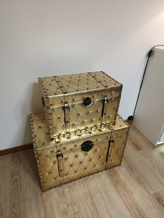 Conjunto baús em dourado