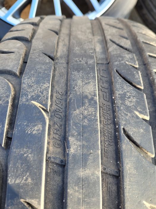 Opony letnie 235 40 r19