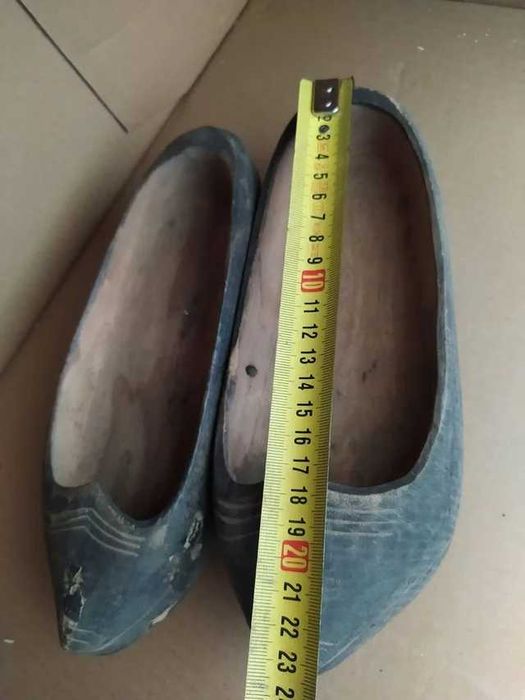 Sapatos Antigos de Madeira