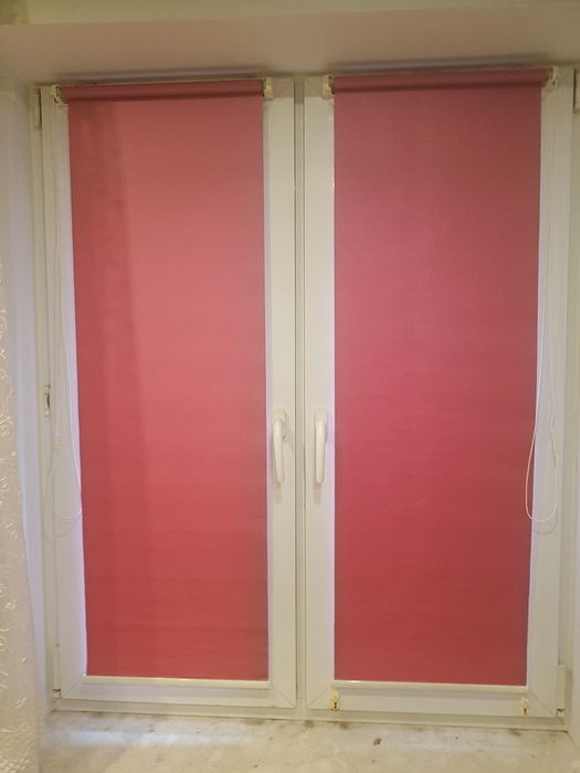 Rolety wewnętrzne ciemny róż z połyskiem