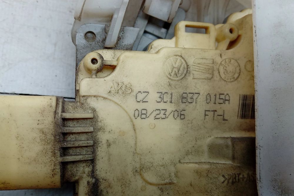 Fechadura / fecho porta frente esquerdo VOLKSWAGEN Passat Variant (3C5