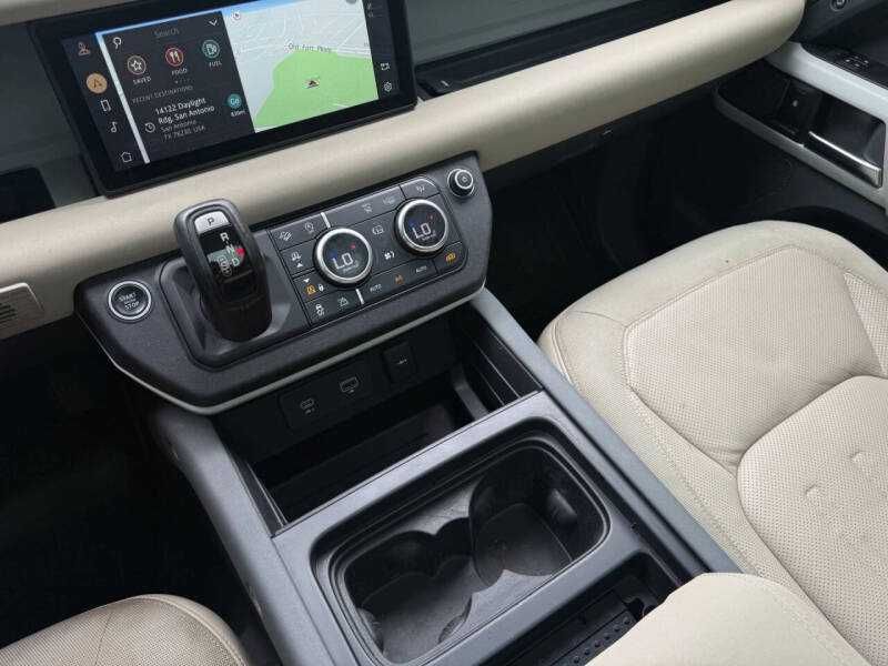 2020 Land Rover Defender 110 SE