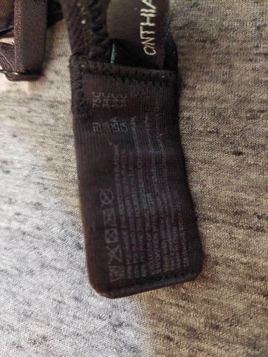 Delikatny biustonosz 75C