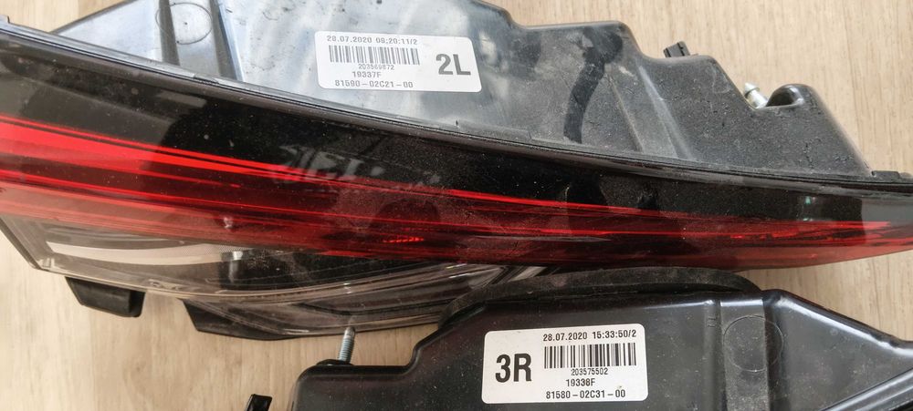 Toyota Corolla E21 sedan lampa tyln alewa prawa w klapę na żarówkę