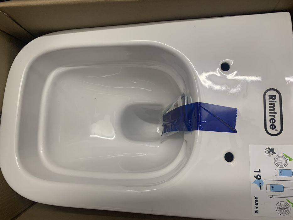 Унітаз Kolo з кришкою