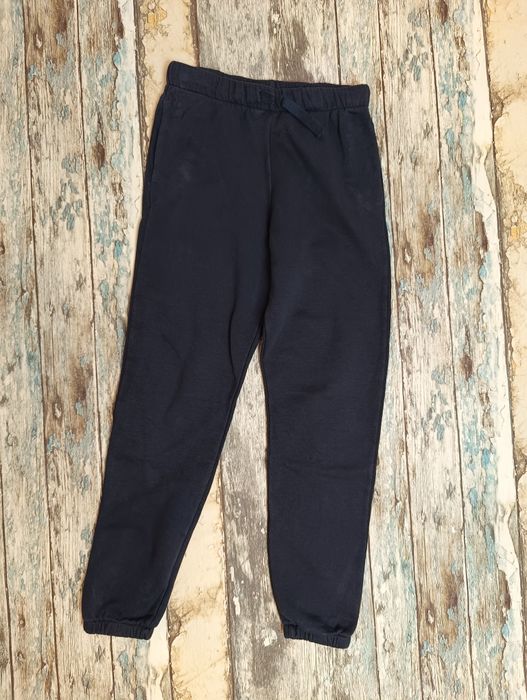 Granatowe spodnie dresowe H&M, Rozm 140