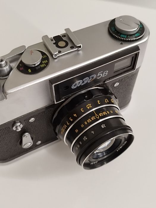 Aparat analogowy FED 5B z obiektywem Industar 61L/D 2,8/55 + ETUI