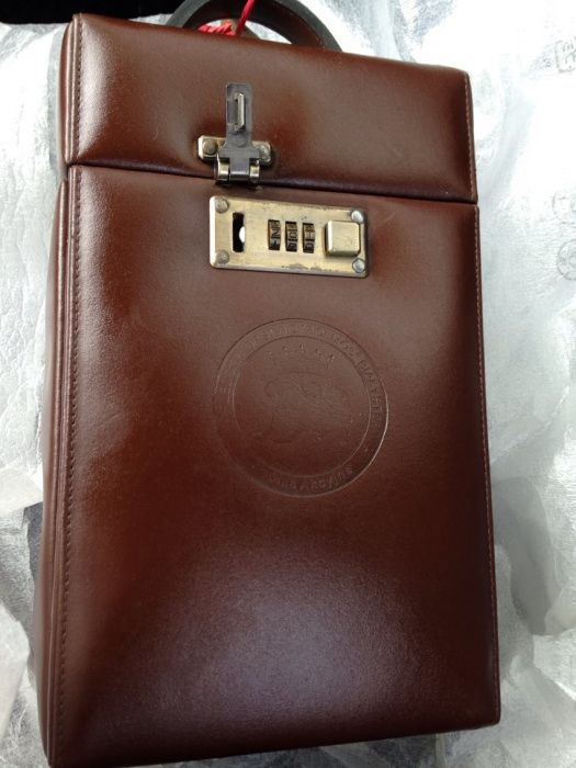 Bar vintage em pele transportável