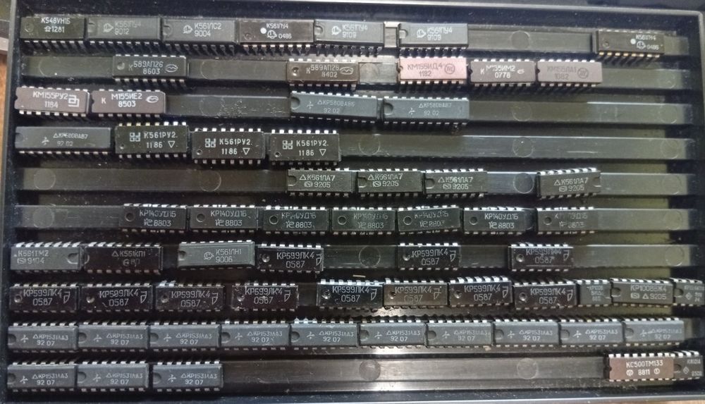Продам мікросхеми К155 + К176 + К500 серії (більше 500 штук)