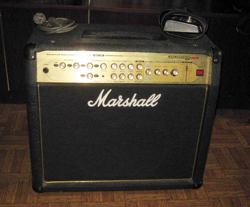 Marshall AVT100 VALVESTATE 2000 комбо гитарный усилитель, 100 Вт