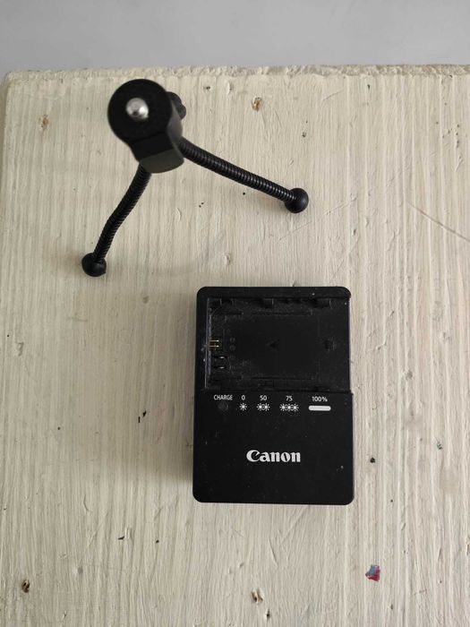 Canon EOS 60D com objetiva EFS 17-85mm + bolsa + tripé