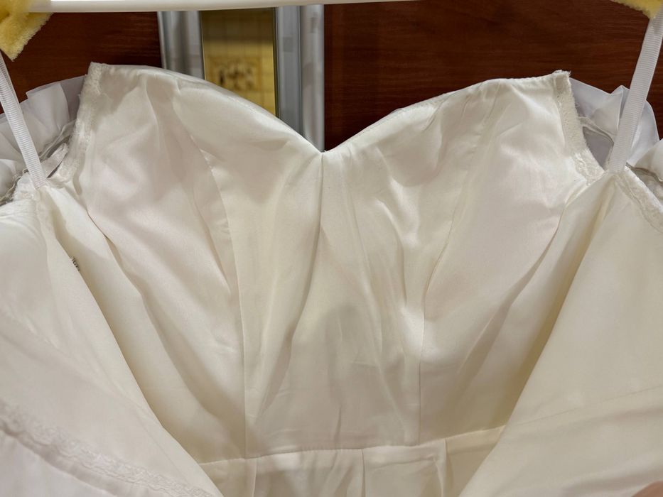 Весільне сукня з обʼємними рукавами