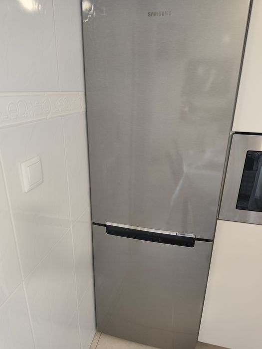 Frigorífico Combinado Samsung No Frost (Modelo RB29FSRNDSA) – Excelente Estado!