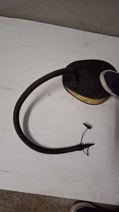 Bomba de dar ar com o pé