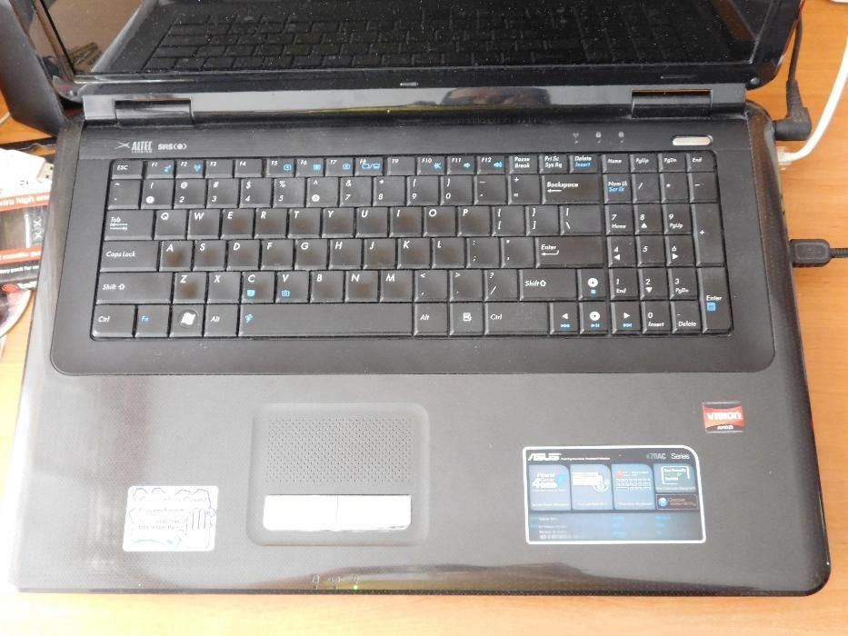 Laptop notebook Asus K70AC-TY044 17,3 cala, uszkodzony ale działa