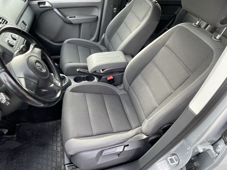 Volkswagen Touran 2.0 tdi 2012 року