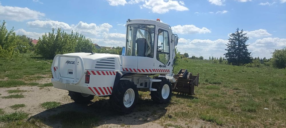 Wynajmę koparko-ładowarkę mecalac 12 msx