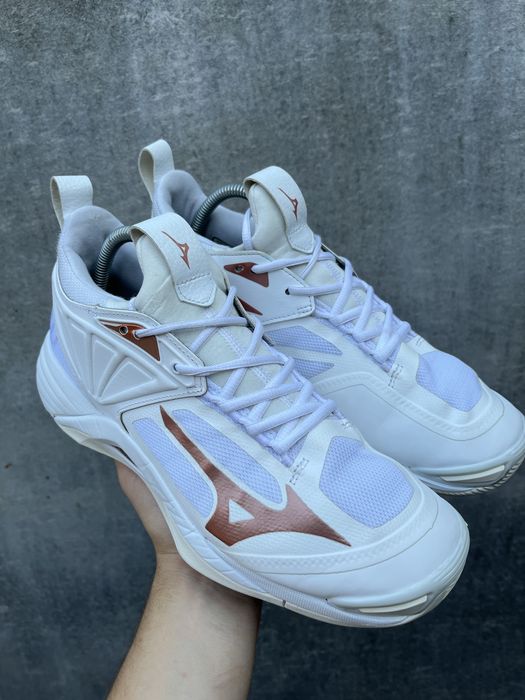 Волейбольные кроссовки Mizuno Wave Momentum 2