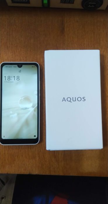 Недорогий компактний водозахищений телефон Sharp Aquos Wish