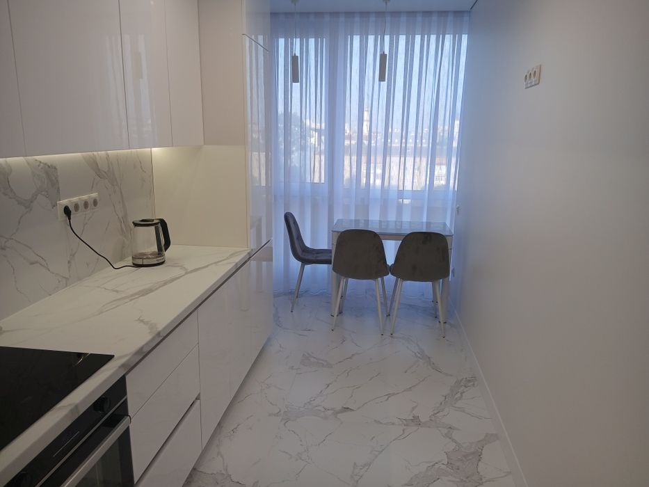 Подобово. Центр.вул.Бельведерська 32б.