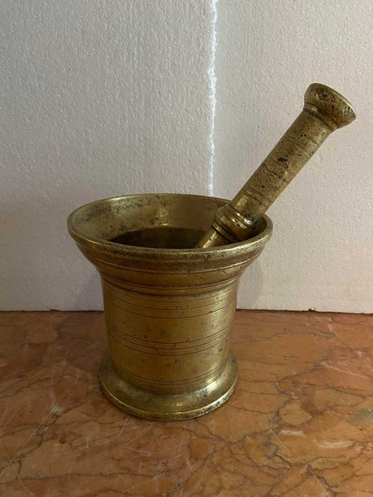 Grande almofariz em bronze Sec. XVII / XVIII