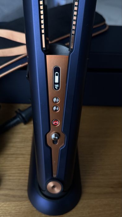 Випрямляч Dyson синій