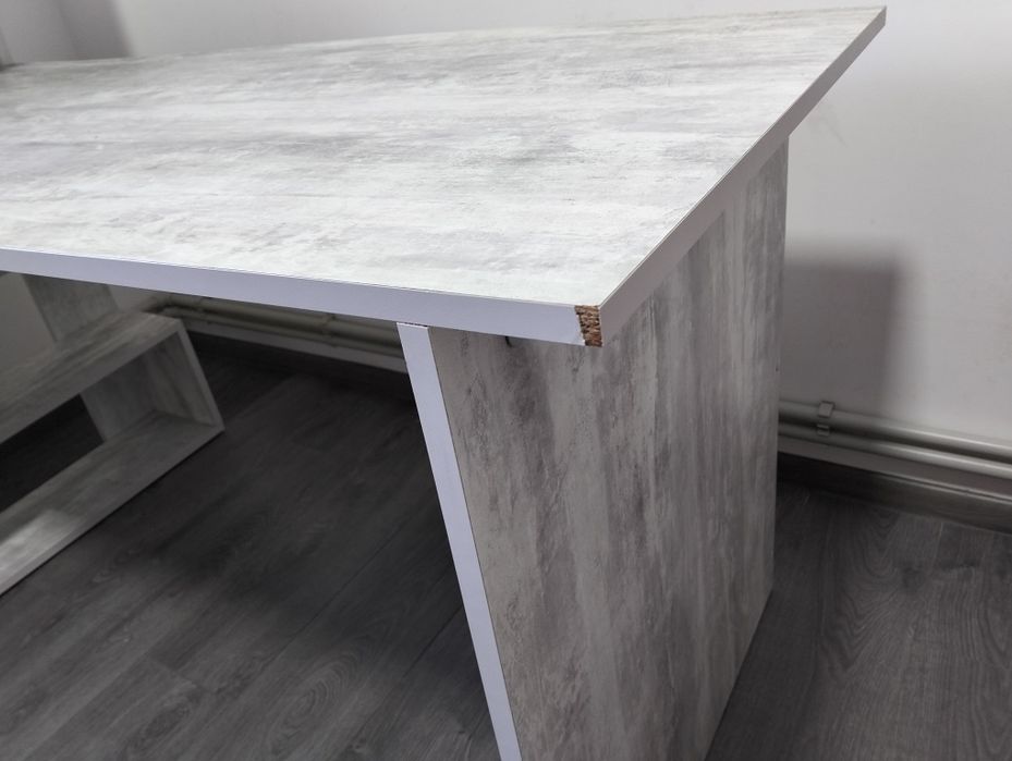 Стіл письмовий .