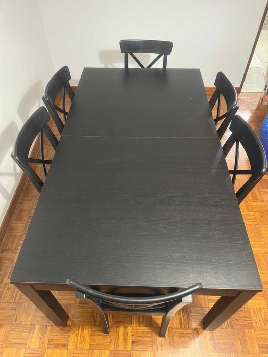 Vende se mesa IKEA com 6 cadeiras.
