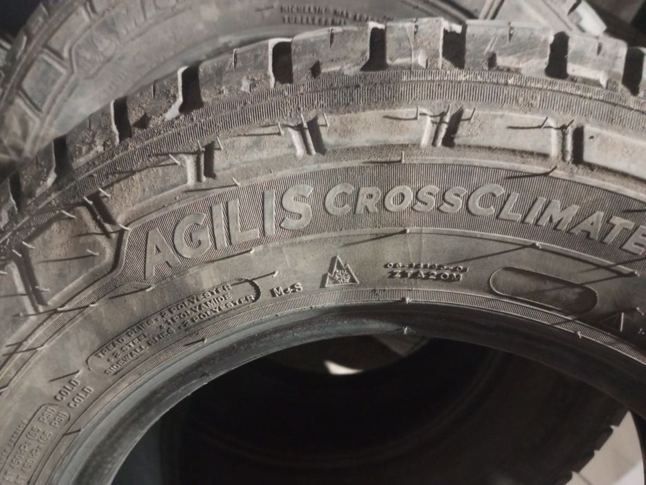 Продам резину 215.70.r15